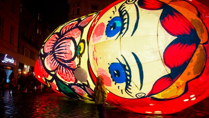 FOTOGALÉRIA: Bratislavu rozžiarila Biela noc. Pozrite si zábery umeleckých diel