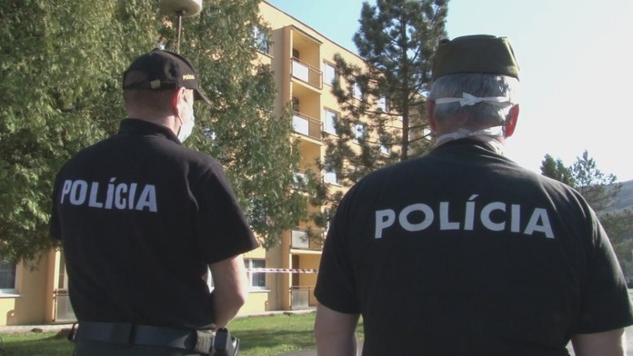 Polícia brala od 6. apríla povinne všetkých do karanténnych centier.