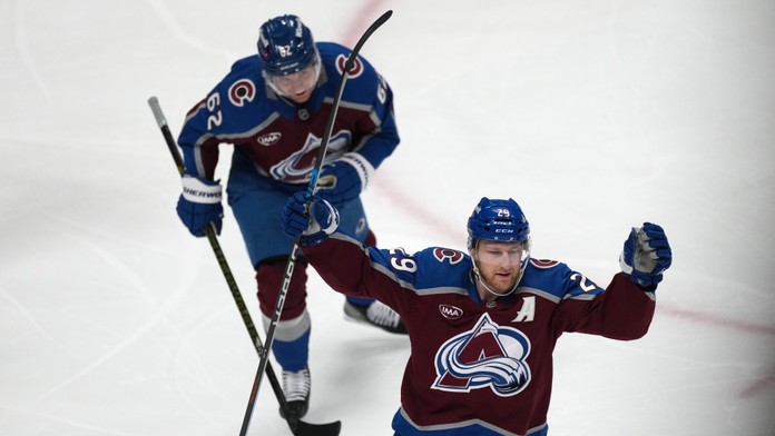 VIDEO: Colorado je stále stopercentné, Minnesote nepomohla ani zmena brankára. MacKinnon prekonal legendu