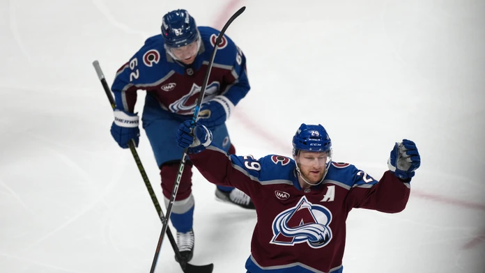 VIDEO: Colorado je stále stopercentné, Minnesote nepomohla ani zmena brankára. MacKinnon prekonal legendu