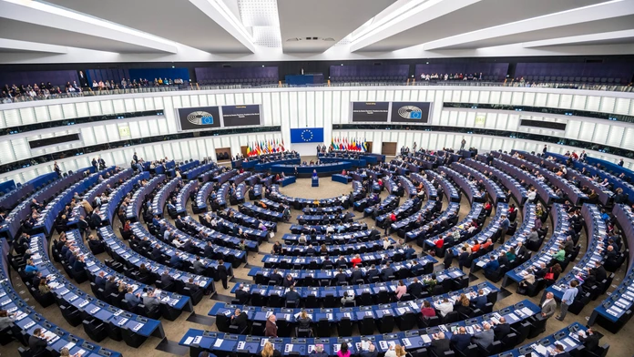 Prieskum: Smer po desiatich rokoch siaha na víťazstvo v eurovoľbách