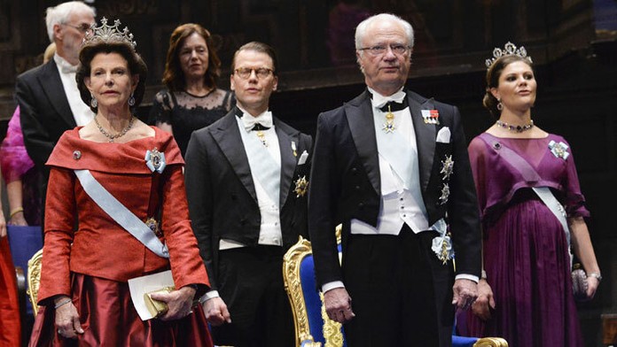 Švédska kráľovská rodina, princezná Viktória úplne vpravo