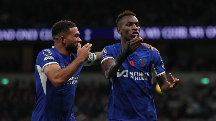 Londýn je po šialenom derby modrý. Dve červené karty, štyri neuznané góly i Jacksonov hetrik