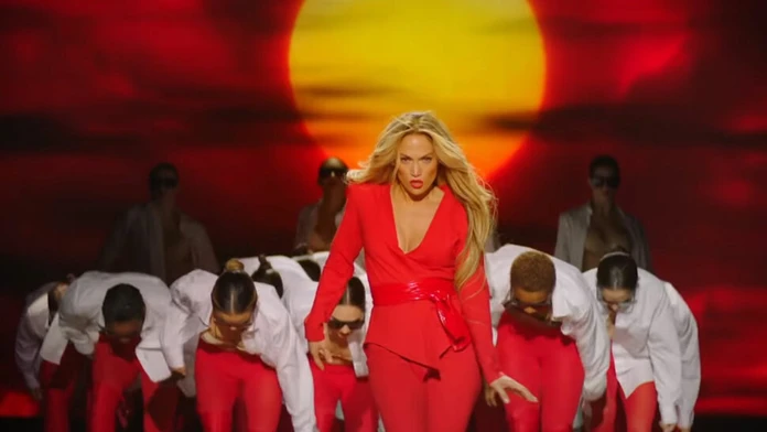JLo vo videoklipe Limitless