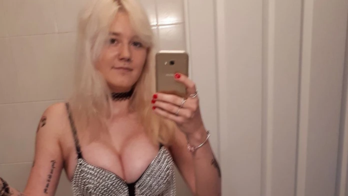 Mamička Tralyn so zosnulým synčekom Caiom. 