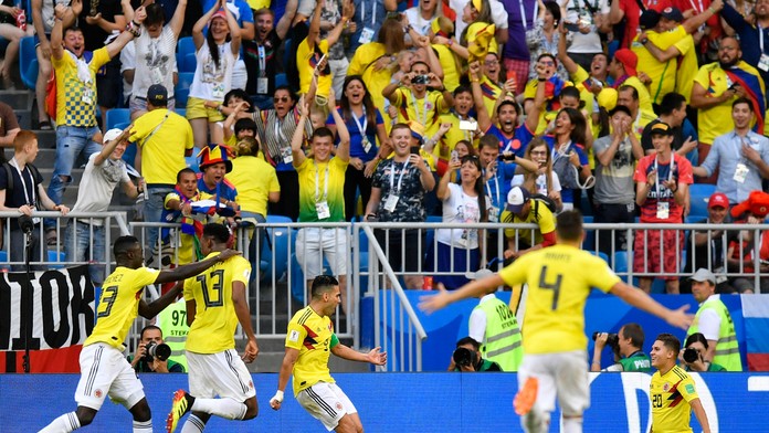 Kolumbijskí hráči sa tešia z gólu v sieti Senegalu na MS 2018.