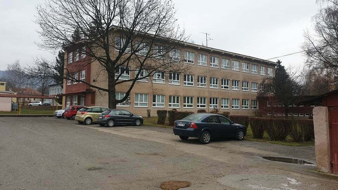 Základná škola na Zlatej ulici v Rožňave.