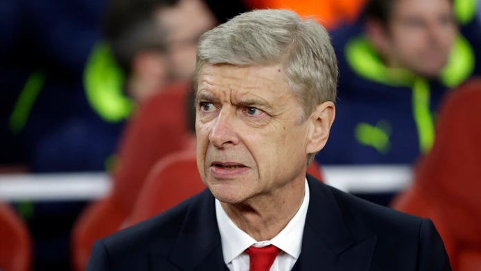 Tréner Arsenalu Londýn Arséne Wenger pred zápasom Ligy majstrov proti PSG.