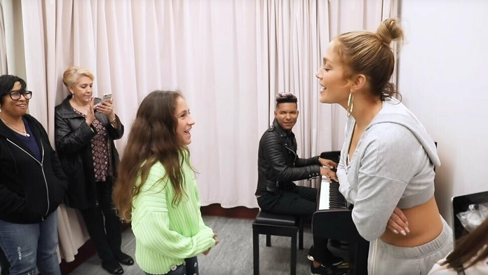 Juraj Hossu v sprievode justičnej stráže.