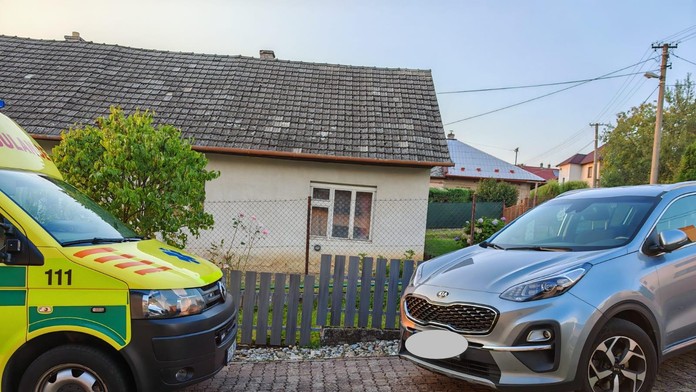 Sused blokoval sanitku.