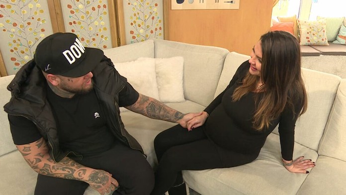 Sprava Mason Appleton a Brendan Lemieux z Winnipegu oslavujú gól proti Columbusu.