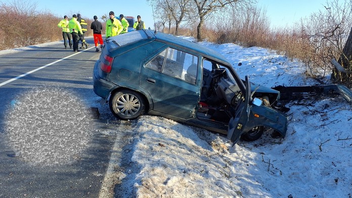 Tragická nehoda na východe. Staršieho vodiča aj napriek oživovaniu nedokázali zachrániť