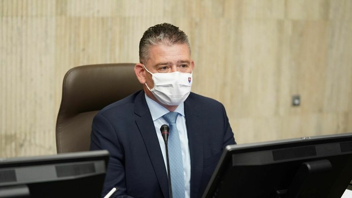 Minister Roman Mikulec.