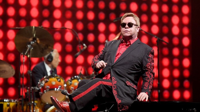 Elton John skončil v nemocnici. S nebezpečnou infekciou, ktorá môže zabíjať