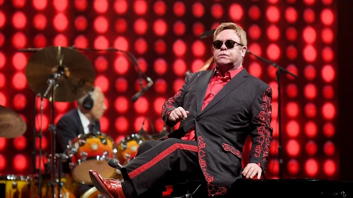 Elton John skončil v nemocnici. S nebezpečnou infekciou, ktorá môže zabíjať