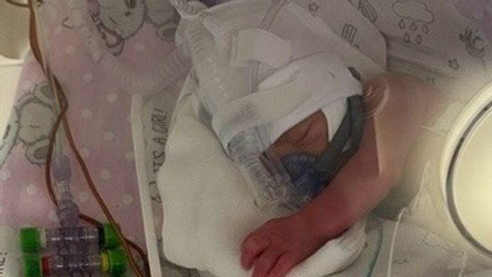 Jedno z pätorčiat narodených v nemocnici v Krakove