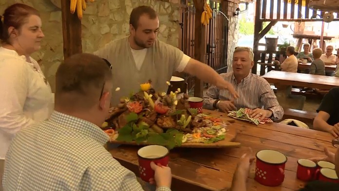 Boli sme v reštaurácii, v ktorej vám vynadajú a platiť môžete aj zlatými zubmi