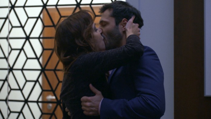 Alexov večer neskončí tak, ako si naplánoval.