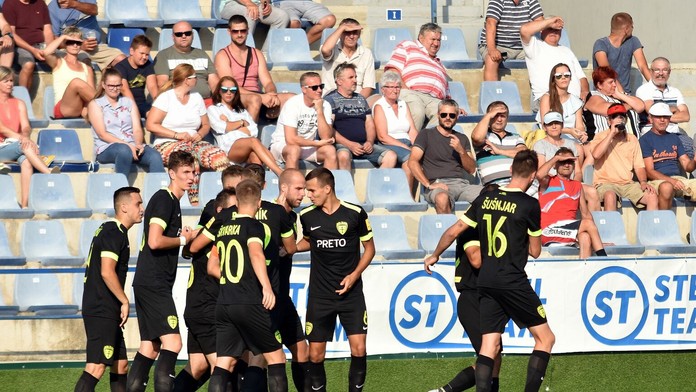 Radosť hráčov Žiliny po góle v sieti Michaloviec.