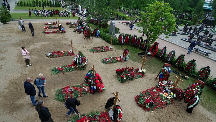 Pohreb námorníkov, ktorí zahynuli na ruskej jadrovej ponorke