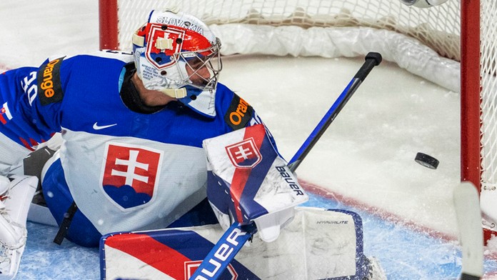 Slovenský brankár Šimon Latkóczy.