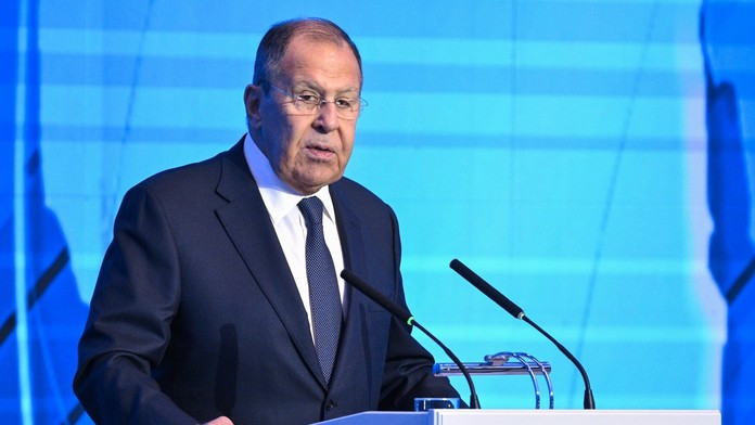 Rusko je pripravené ponúknuť NATO a EÚ záruky o neútočení, vyhlásil Lavrov