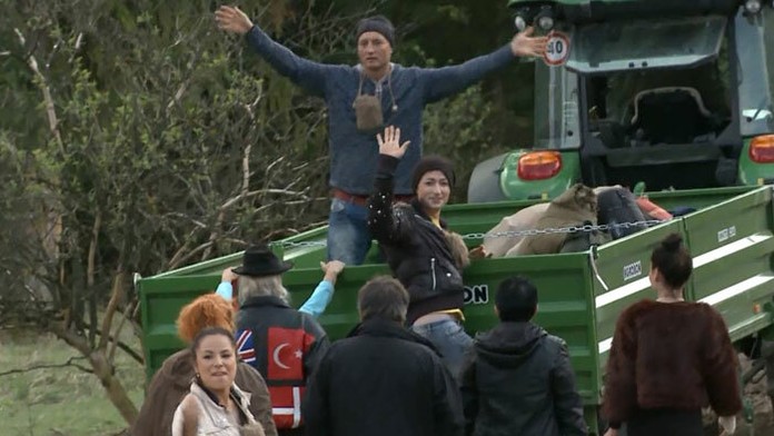 Farmári opúšťajú statok