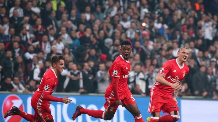 Eufória hráčov Benficy po góle Nélsona Semeda (v strede) do siete Besiktasu v zápase LM.