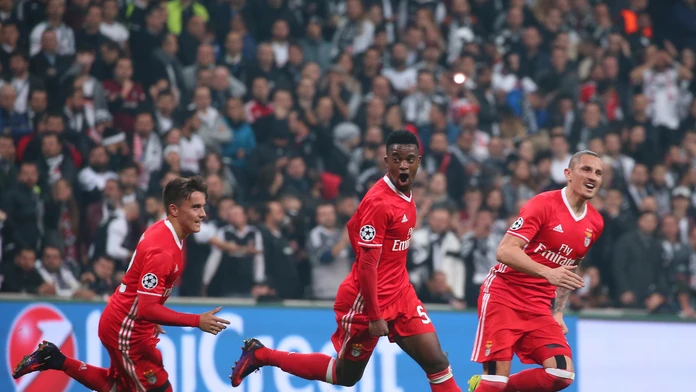 Eufória hráčov Benficy po góle Nélsona Semeda (v strede) do siete Besiktasu v zápase LM.