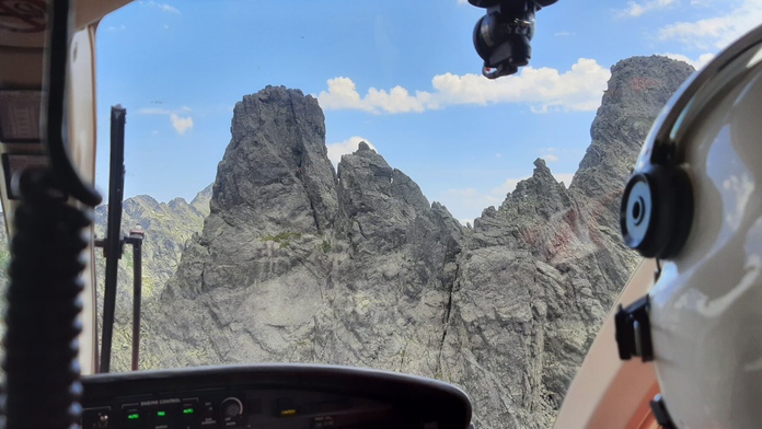 Pád zo steny Dvojitej veže vo Vysokých Tatrách neprežil poľský horolezec. 