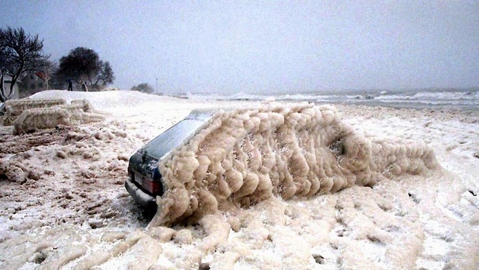 Autá primŕzali k ceste, deti mali uhoľné prázdniny. Československo pred 45 rokmi zasiahlo rekordné ochladenie
