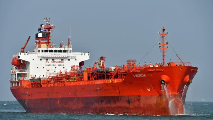 Húsíovia zaútočili na nórsky tanker. Po zásahu rakety na lodi vypukol požiar