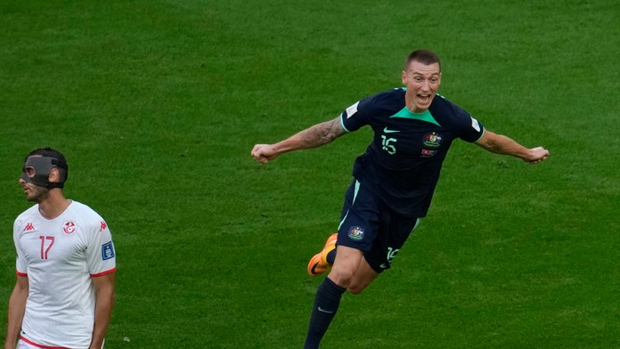 Austrália si pripísala prvé víťazstvo a udržala si šancu na postup. Jediný gól padol v prvom polčase