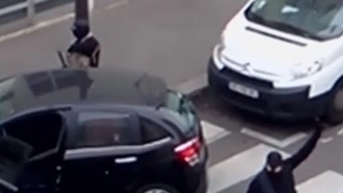 Nové dramatické video z Paríža.