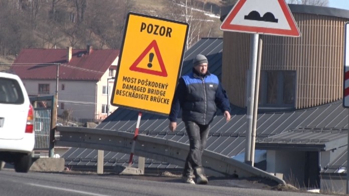 Už roky katastrofálny stav mosta neriešia.