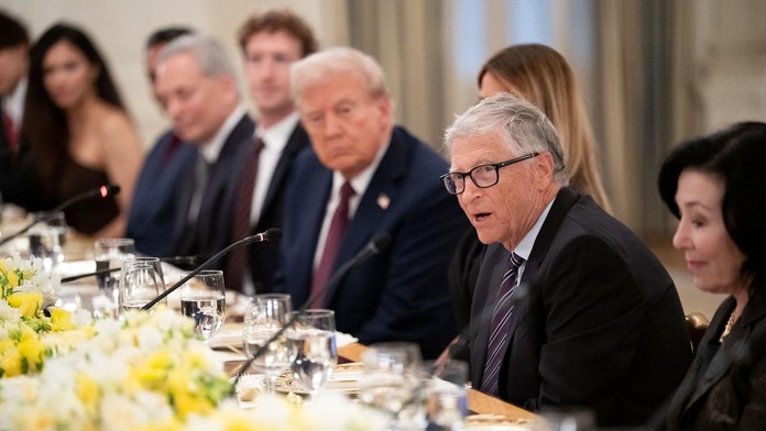 Gates priznal, že sa mýlil. Vyhrali sme vojnu proti hoaxu klimatickej zmeny, vyhlásil Trump