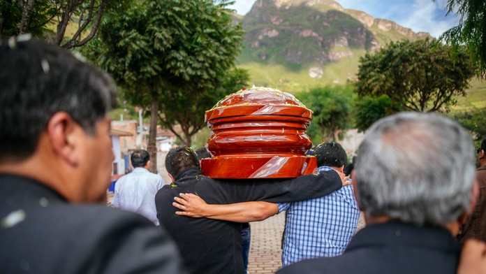 Všetko už bolo pripravené na pohreb, keď sa z rakvy ozval buchot. Rodina sa však zo „zázraku“ dlho netešila