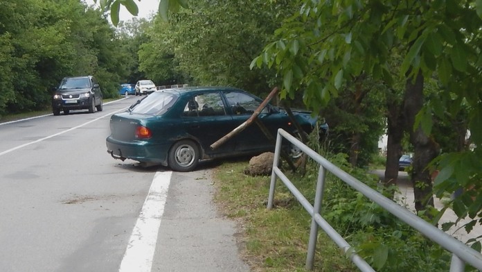 Opitý mladík havaroval cestou na maturitu