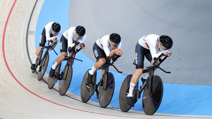 Zlomeniny, vážne zranenia. Do posádky medailistov a majstra Európy vrazil 89-ročný vodič