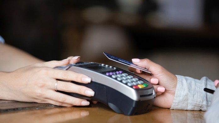 Dve z bánk plánujú veľké odstávky. Pozrite si, ktoré služby budú nedostupné