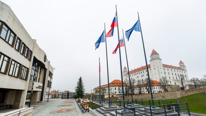 Slovenskí vlci či Východné pobrežie. Na Slovensku chce vzniknúť desať nových politických strán