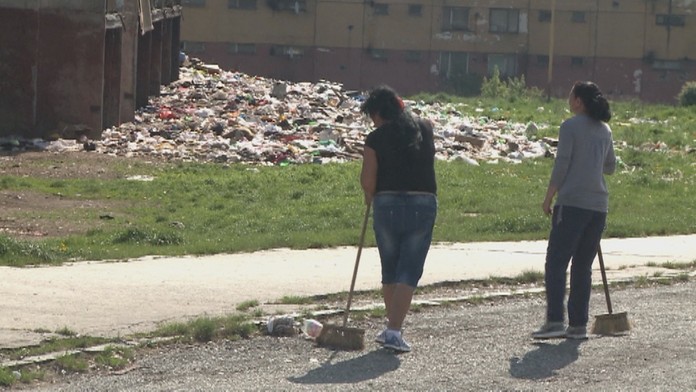 Upratovanie na sídlisku sa začalo.