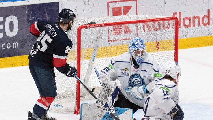 Momentka z druhého finálového zápasu Slovan - Nitra.
