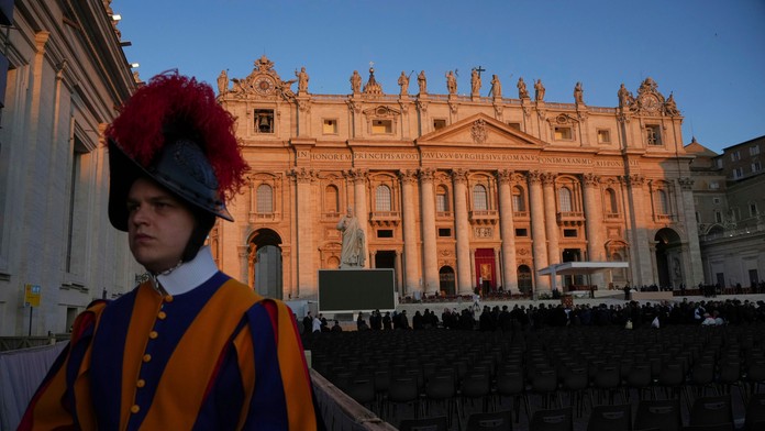 Špeciálne zbrane, systémy i torpédoborec. Pápežov pohreb sprevádzajú výnimočné bezpečnostné opatrenia