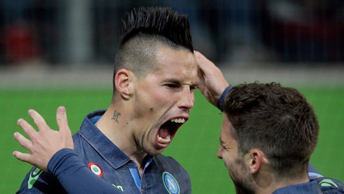 Marek Hamšík (SSC Neapol) sa raduje so spoluhráčom Driesom Mertensom.