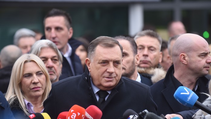 Bosna vydala zatykač na lídra bosnianskych Srbov Milorada Dodika, odmietol sa dostaviť na výsluch