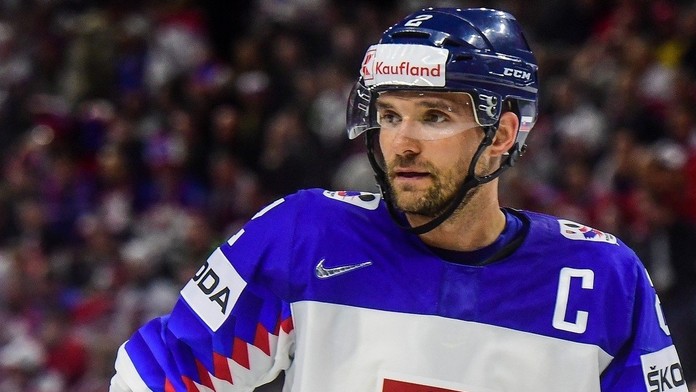 Andrej Sekera počas zápasu proti Česku.