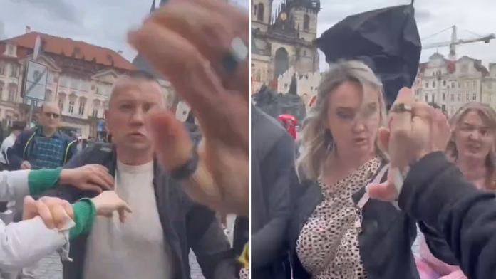 VIDEO: Lietali päste aj dáždniky. Ruskí turisti v Prahe napadli dobrovoľníkov, ktorí zbierali peniaze pre Ukrajinu