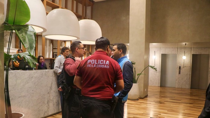 V prípade smrti Liama Paynea obvinili troch ľudí. Vyšetrovatelia samovraždu vylúčili