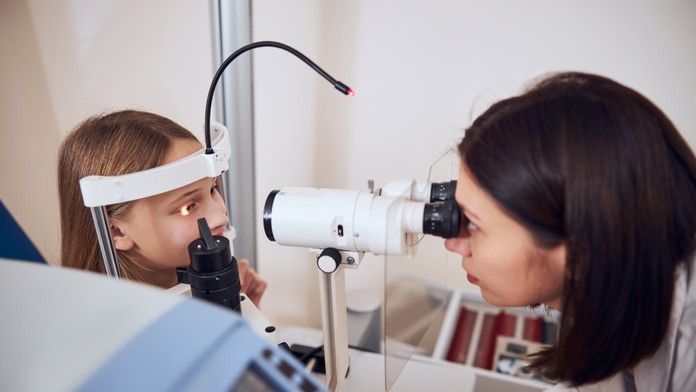 Dievčatko (5) z Česka sa pichlo ceruzkou do oka. Kvôli matke naň úplne osleplo